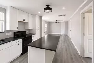 1306 Locust St, Commerce, TX 75428 - Photo 3