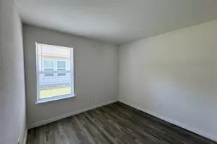 1110 Jones St, Greenville, TX 75401 - Photo 9