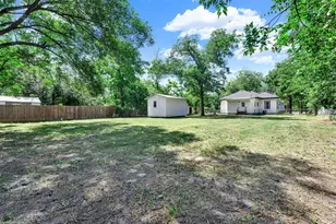 909 E High St, Terrell, TX 75160 - Photo 11