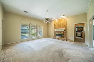 529 Winston St, Grand Prairie, TX 75052 - Photo 3