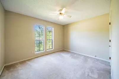 529 Winston Street, Grand Prairie, TX 75052 - Photo 17