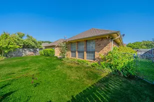529 Winston St, Grand Prairie, TX 75052 - Photo 23