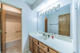 529 Winston St, Grand Prairie, TX 75052 - Photo 15