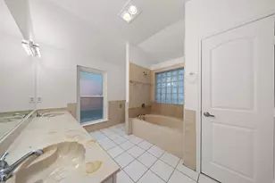 4952 Hollow Ridge Rd, Dallas, TX 75227 - Photo 19