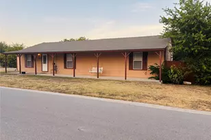 110 N Love Ave, Florence, TX 76527 - Photo 3