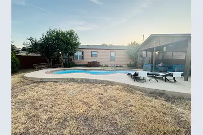 110 N Love Avenue, Florence, TX 76527 - Photo 3