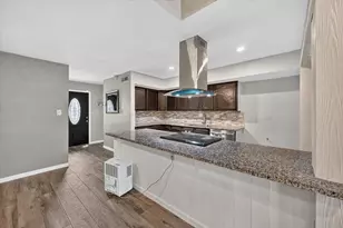704 Levelland Dr, Arlington, TX 76017 - Photo 3