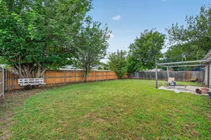 704 Levelland Dr, Arlington, TX 76017 - Photo 19
