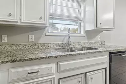 1008 Ivanhoe Street, Cleburne, TX 76033 - Photo 7