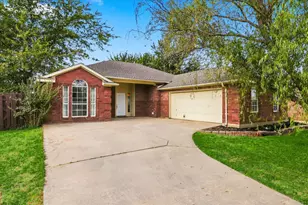 208 Cory Ct, Krum, TX 76249 - Photo 3