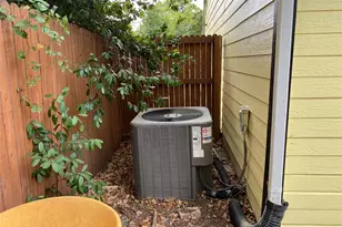 406 S Jefferson Street S, Irving, TX 75060 - Photo 27