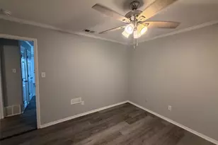 105 W Doyle St, Granbury, TX 76048 - Photo 13