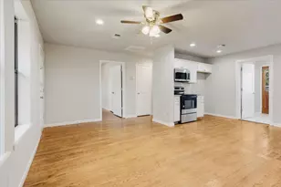1310 W Laurel St, Sherman, TX 75092 - Photo 5