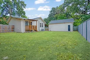 1310 W Laurel St, Sherman, TX 75092 - Photo 23