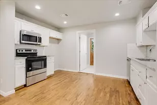 1310 W Laurel St, Sherman, TX 75092 - Photo 9