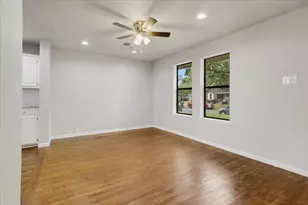 1310 W Laurel St, Sherman, TX 75092 - Photo 7