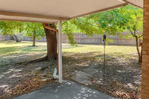 3122 Lark Ln, Irving, TX 75062 - Photo 31