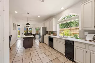 3906 Brookfield Dr, Arlington, TX 76001 - Photo 9