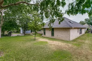10228 Fieldcrest Dr, Benbrook, TX 76126 - Photo 25