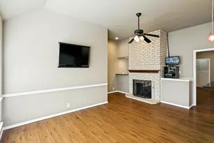 10228 Fieldcrest Dr, Benbrook, TX 76126 - Photo 11