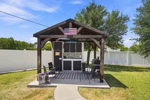 204 Cloverdale St, Hillsboro, TX 76645 - Photo 27