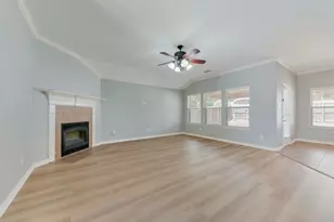 5836 Sunny Meadow Ln, Grand Prairie, TX 75052 - Photo 9