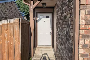 323 Teakwood Ln, Lewisville, TX 75067 - Photo 5