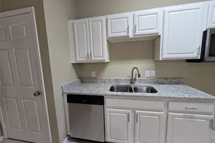 911 Lake Dr, Grand Prairie, TX 75051 - Photo 7