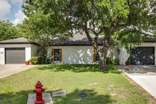 911 Lake Dr, Grand Prairie, TX 75051 - Photo 1