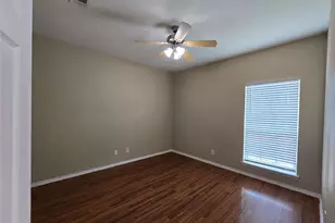 911 Lake Dr, Grand Prairie, TX 75051 - Photo 15