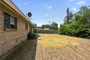 2125 Meadow Glen, Irving, TX 75060 - Photo 3