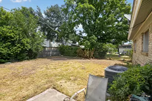 2125 Meadow Glen, Irving, TX 75060 - Photo 11