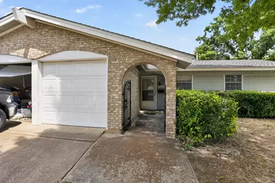 2125 Meadow Glen, Irving, TX 75060 - Photo 9