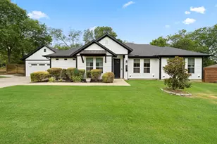 407 W Light St, Waxahachie, TX 75165 - Photo 1