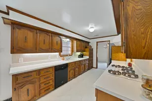 9630 Fallbrook Dr, Dallas, TX 75243 - Photo 25