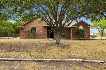 611 Dancer Lane, Lancaster, TX 75146 - Photo 3