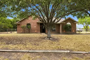 611 Dancer Ln, Lancaster, TX 75146 - Photo 3
