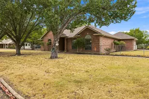 611 Dancer Ln, Lancaster, TX 75146 - Photo 1