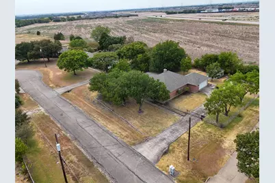 611 Dancer Lane, Lancaster, TX 75146 - Photo 5