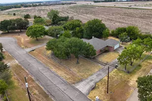 611 Dancer Ln, Lancaster, TX 75146 - Photo 5