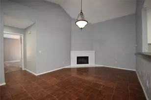 115 W Timberview Ln, Arlington, TX 76014 - Photo 3