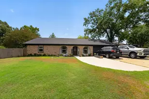 1002 Forest Hills St, Gladewater, TX 75647 - Photo 5