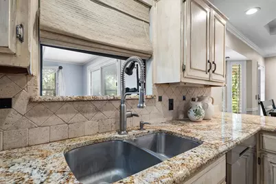 301 Meadow Knoll Drive, Double Oak, TX 75077 - Photo 13