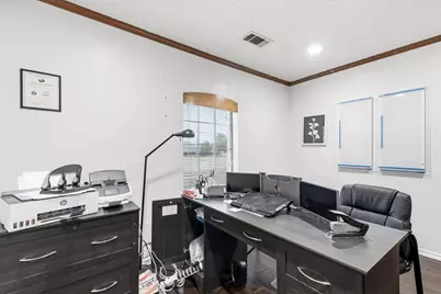 1055 W Pioneer Parkway, Grand Prairie, TX 75051 - Photo 9