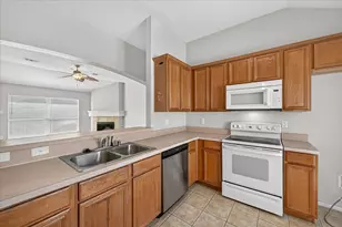 352 Mesquite Hill Dr, Arlington, TX 76002 - Photo 7