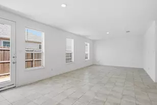 10236 Fox Springs Dr, Fort Worth, TX 76131 - Photo 9