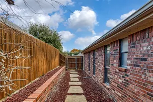 432 Shelby Dr, Burleson, TX 76028 - Photo 33