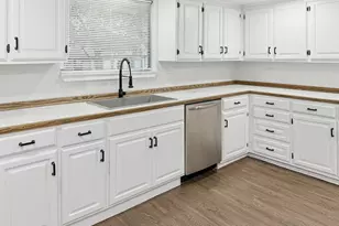 2409 Castle St, Irving, TX 75038 - Photo 7
