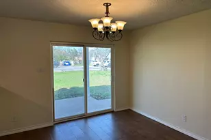 204 E Rucker St, Granbury, TX 76048 - Photo 9