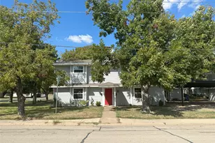 204 E Rucker St, Granbury, TX 76048 - Photo 1